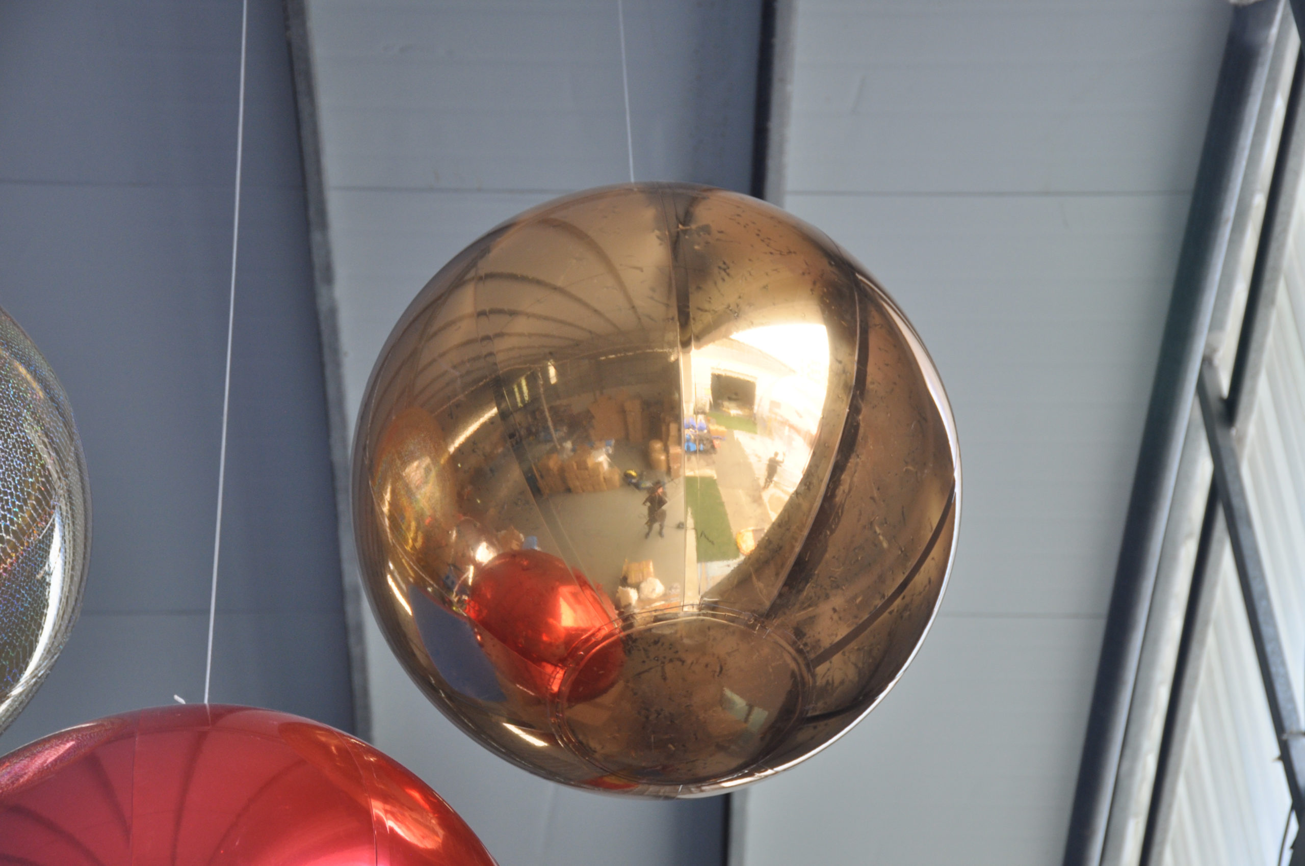 Ballon, bulle, sphère publicitaire effet miroir ou argenté (chrome)