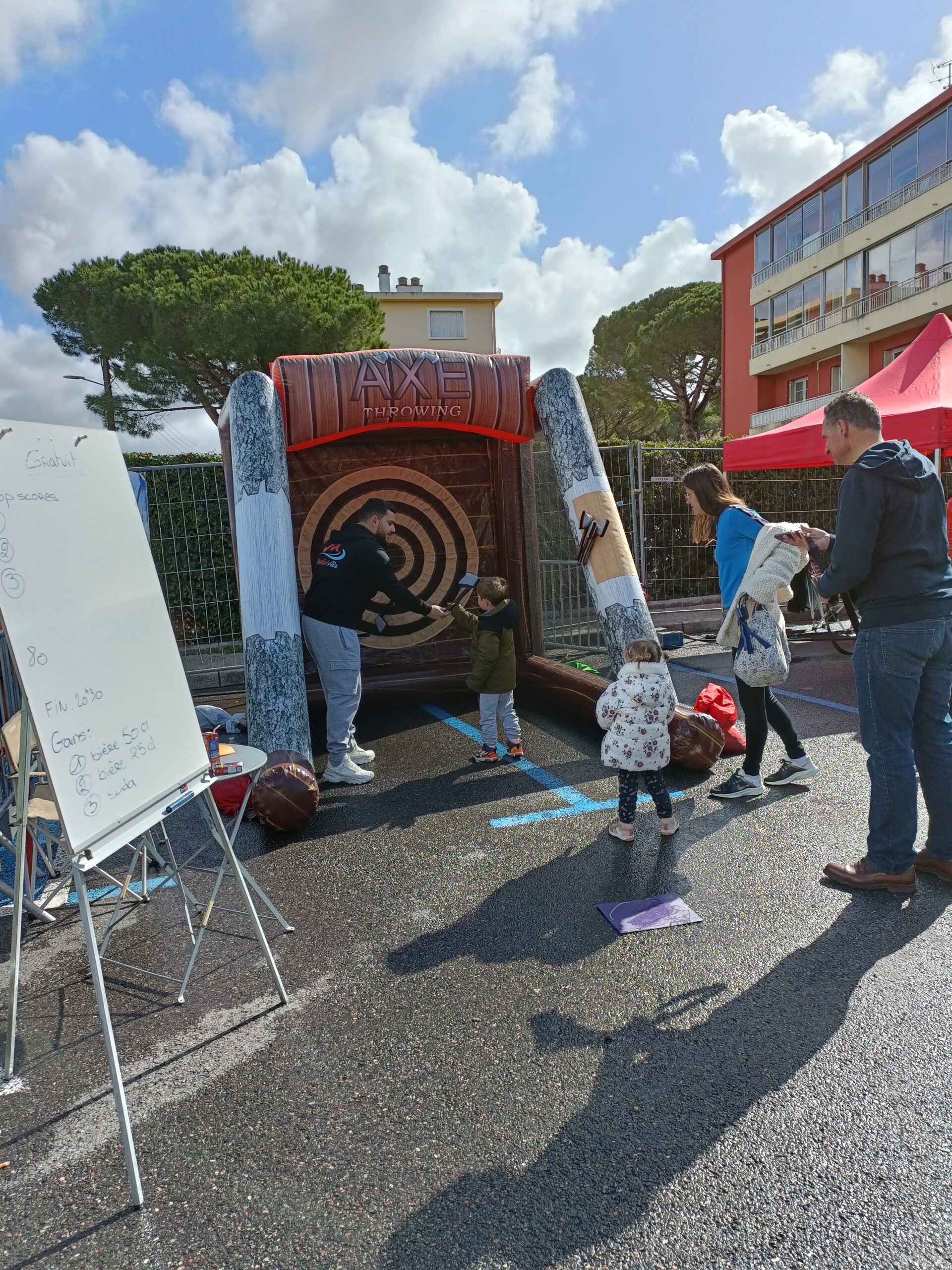 Location lancer de haches gonflable 5 Location lancer de haches gonflable – Image 5